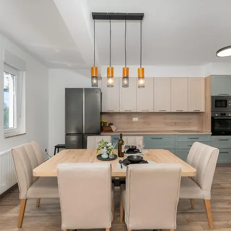 Apartment Navis Kastela