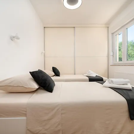 Apartment Navis Kastela
