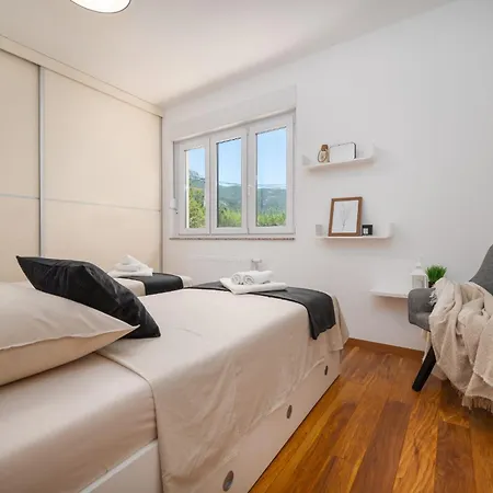 Navis Apartment *