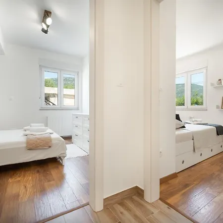 Apartment Navis Kastela
