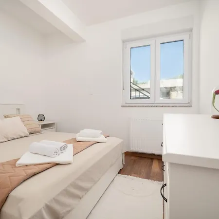 Navis Apartment *